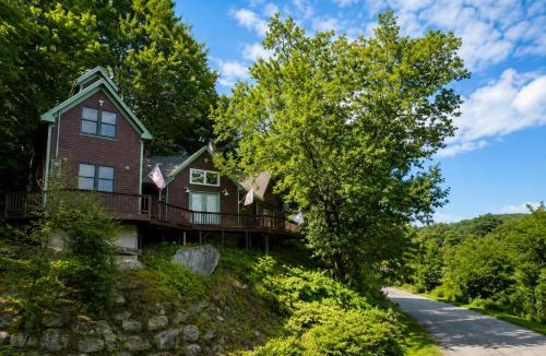 Montgomery Center House | Tubing, Hiking and Jay Peak fun at the Cliff House