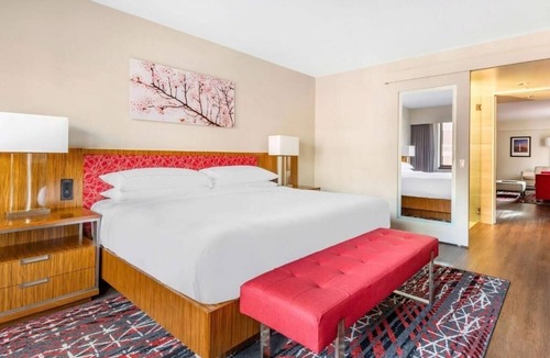 West End Hotel | Two 1BR King Suites | 5-Min Drive to White House | Free Breakfast w/Pool Access