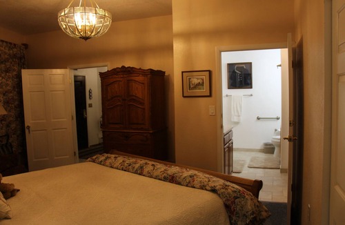 Healy Bed & Breakfast | Two beautiful bedrooms with 2 private baths, maximum 5 people! Awarding winning.