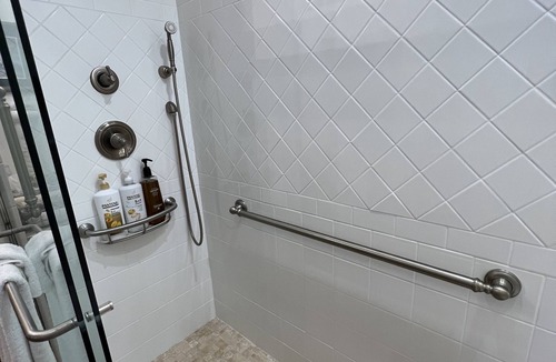 Healy Bed & Breakfast | Two beautiful bedrooms with 2 private baths, maximum 5 people! Awarding winning.