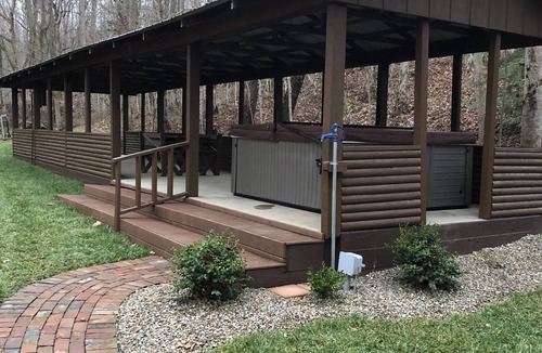 Amanda Cottage | Two bedroom Cottage in a peaceful setting - Reasonable distance to Hocking Hills