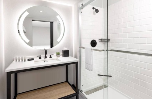 Brookline Hotel | Two Double Beds Interior at Arcadian Hotel! Near Boston Marathon Route!