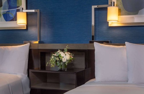 East Cambridge Hotel | Two Queens Bed Stay with River View