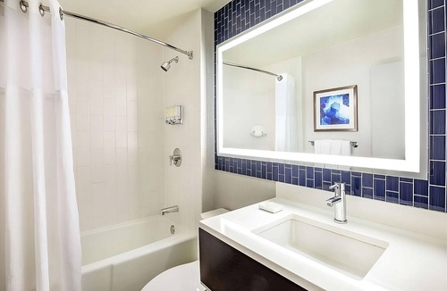 East Cambridge Hotel | Two Queens Bed Stay with River View