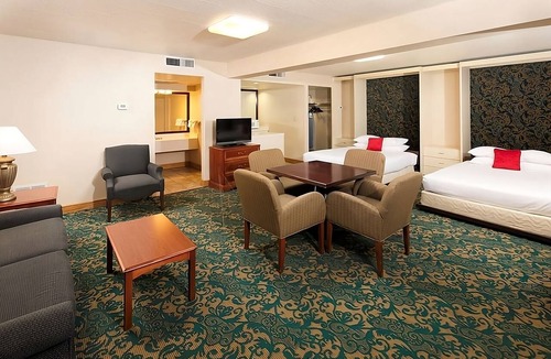 St. George Hotel | Two Queens with Sofa Bed Family Suite