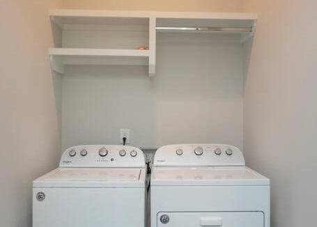 Nashville House | Two Townhome Combo w Parking 12 min to DT