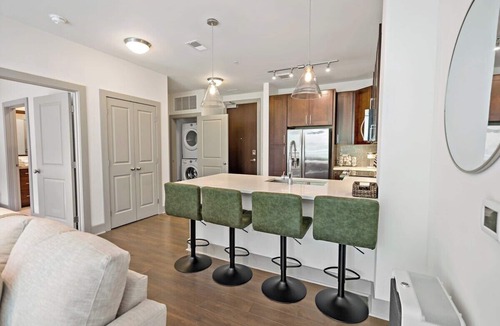 McLean Apartment | Tysons 2BR | Two Baths, Pool & Gym