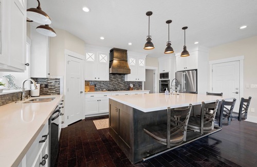 Heber House | Ultimate Family Retreat: VIEWS, Sport Court, Theater, Pool, Sauna, Game Zone!