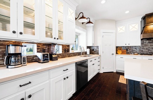 Heber House | Ultimate Family Retreat: VIEWS, Sport Court, Theater, Pool, Sauna, Game Zone!