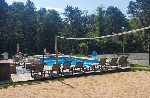East Quogue House | Ultimate Hamptons Escape With Chef's Kitchen