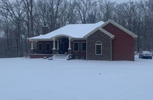 Lewisport House | Ultimate private 4 bedroom 3 full bathrooms right next to golf course with path