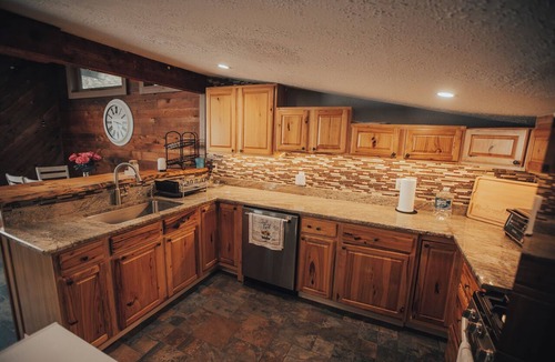 Saugerties Cabin | Umana's Cabin, cozy, comfy, 5+ acres of land