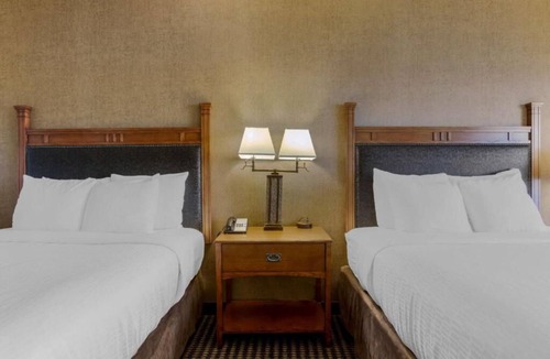 Bryce Canyon Hotel | Unforgettable Views and Comfort! Swimming Pool, Free Breakfast, Free Parking!
