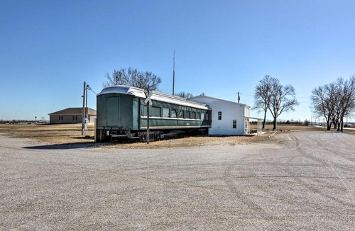 Duenweg Apartment | Unique Joplin Gem: Converted Train Car Studio