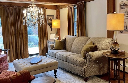 Newbury House | Unique Lodge for all seasons! Pet friendly! Up to 8 guests