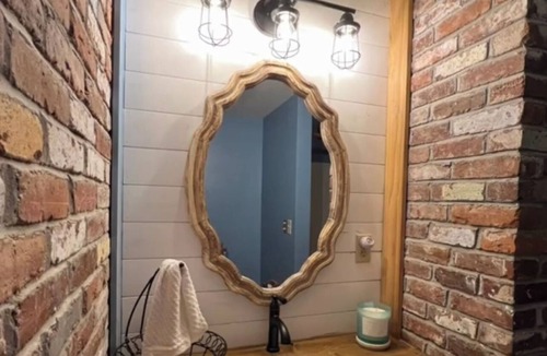 Newbury House | Unique Lodge for all seasons! Pet friendly! Up to 8 guests