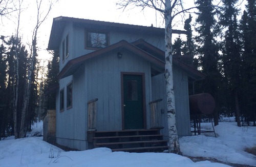 Healy Cabin | Unique, Quiet Cabin Near Denali with Full Kitchen, Alaskan Outhouse