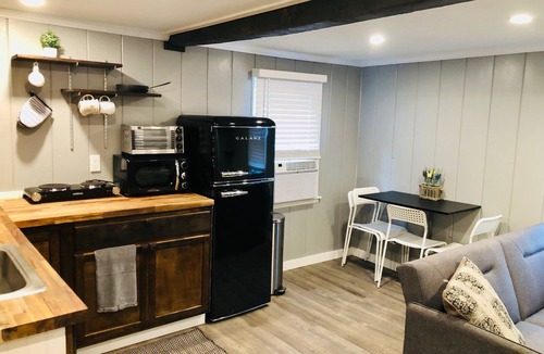 Shawnee Apartment | Unique Tiny Home near Shawnee Mission Park