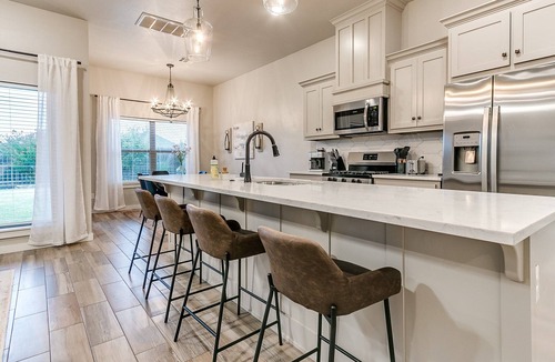 Wheatland House | Unleash Your Family’s Next Adventure: Stunning 4 Bed in Yukon!