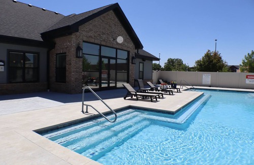 Rogers Apartment | Unplug in Comfort, Gym & Pool, New Lift & No Cleaning Fee