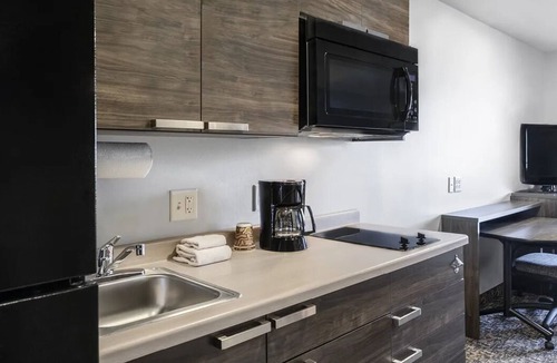 Moab Hotel | Unwind in a Spacious Room with Kitchen, Pet-Friendly, Free Parking