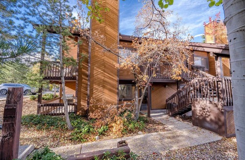 Park City Condo | Updated Canyons Condo – Walk to Skiing, Hot Tub, Fireplace, Free On-Call Shuttle