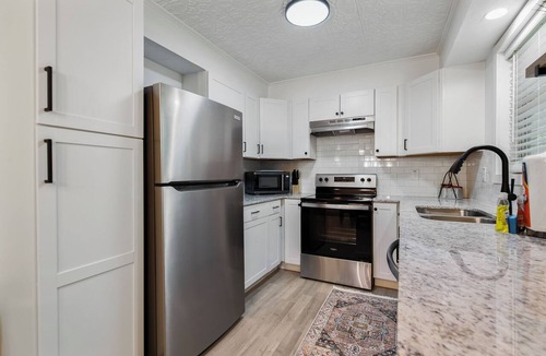 Bella Vista House | Updated, Cozy home- minutes to Tunnel Vision Trail!