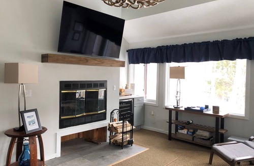 Lincoln House | Updated, spacious, AC/FP, pool access, near Loon. C6901U by LRS