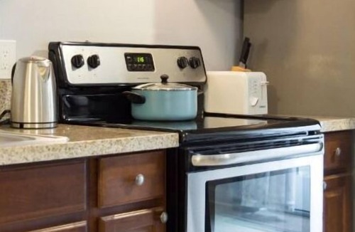 Boyds Apartment | 🌴☀️Upgraded 3 Bedroom Basement Apartment w/Private Entry 🌴☀️