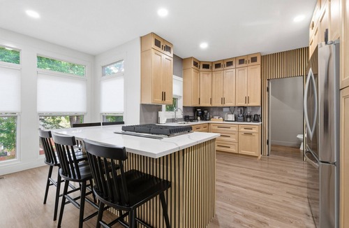Olathe House | Upscale 5-bedroom with 9 beds & Game Room in Olathe