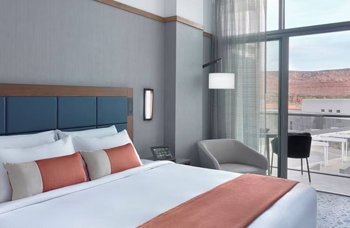 Ivins Hotel | Upscale Desert Room for Relaxation Near Iconic Utah Parks & Sights - 1.5 miles