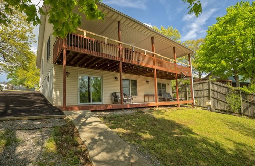 Marion House | Upscale Lakefront Home w/Dock & Kayaks