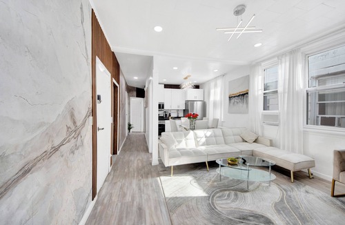 Southeast Yonkers House | Upscale NYC Home Outdoor Gym + Easy Parking!