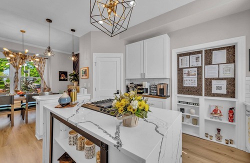 Independence House | Upscale Stay Near Truman, Stadiums, Historic Independence Square, & Downtown KC