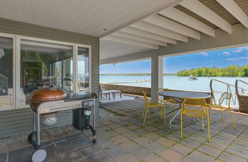 Hull Apartment | Upscale Waterfront Studio! Walk to Nantasket Beach