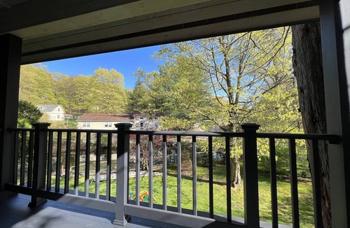 Putnam Valley House | Upstate group-sized home in Putnam Valley, 15 minutes from Cold Spring, NY