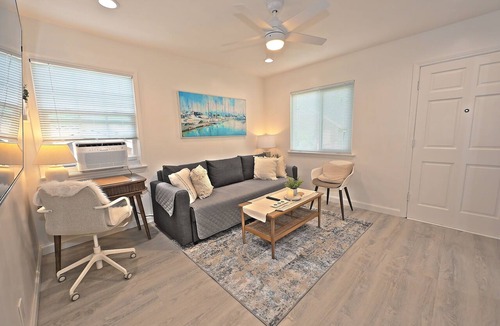 Whittier Apartment | Uptown Whittier Modern Comfort 1-BR, Nearby Disneyland, Knotts Berry