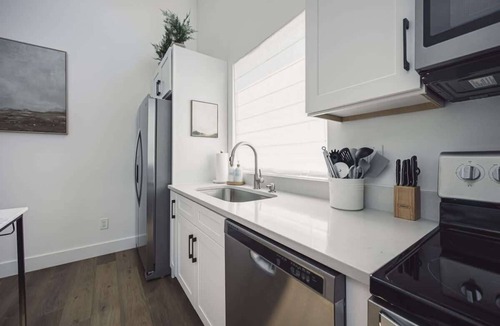 Katie Hill Neighborhood House | Urban-chic Nashville Retreat- Minutes to Broadway!