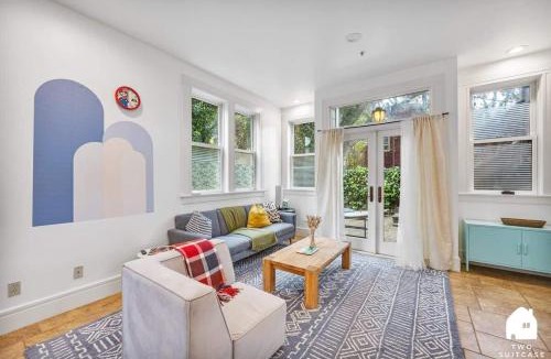 Downtown Berkeley Apartment | #Urban Elegance 3BR With Parking Near UC BART & Downtown