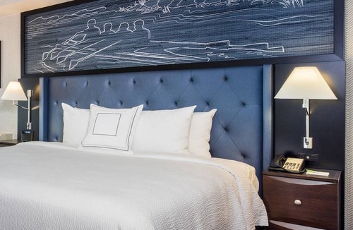 Coolidge Corner South Side Hotel | Courtyard by Marriott Boston Brookline