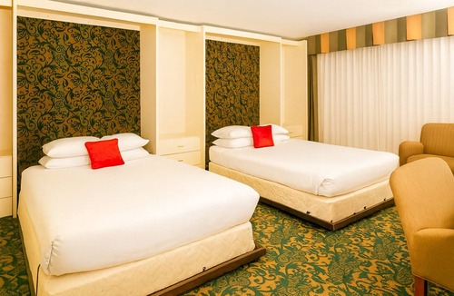 St. George Hotel | Utah Getaway! 2 Comfy Beds, Pool, Restaurant