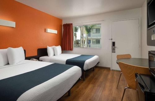 Carpinteria Hotel | Vagabond Inn - Carpinteria North