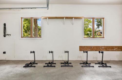 Downtown House | Valley House-Walk to Downtown-Outdoor Oasis-Luxury