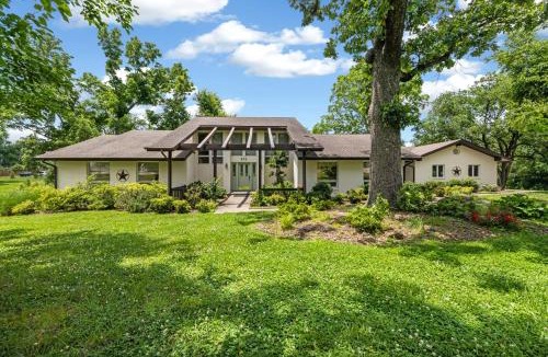 Downtown House | Valley House-Walk to Downtown-Outdoor Oasis-Luxury