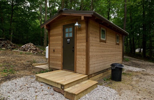 Cuyahoga Falls RV Rental | Valley Overlook, Peninsula, Ohio - Glamping Tent P7