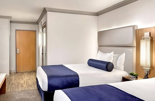 Gateway District Hotel | Value Accommodation! 2 Great Units, Pool, Casino, Onsite Parking, Game Room!