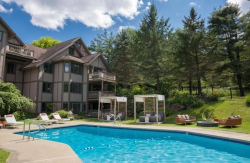 Stowe Area Hotel | Vermont Escape at Field Guide Lodge – Steps to Main Street & Nature