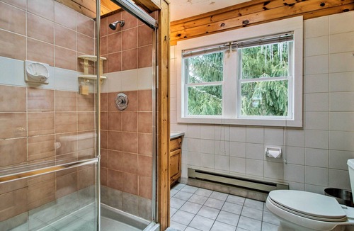 Williamsville House | Vermont Getaway w/ Deck - 6 Miles to Mt Snow!
