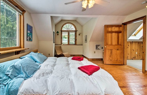 Williamsville House | Vermont Getaway w/ Deck - 6 Miles to Mt Snow!