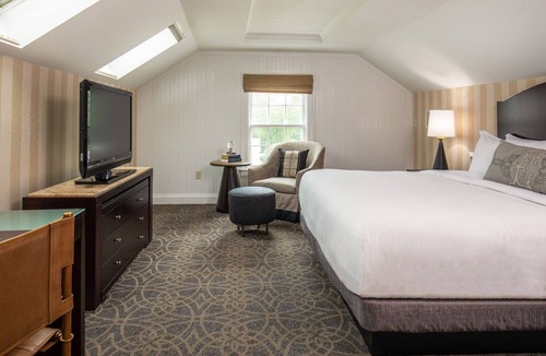 Manchester Hotel | Vermont Resort Stay with Pool, Spa, Golf, and Village Access